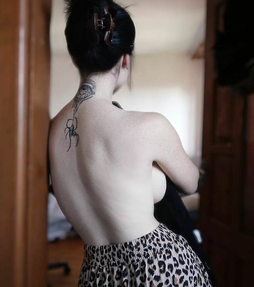 Innervus desnuda #108289833