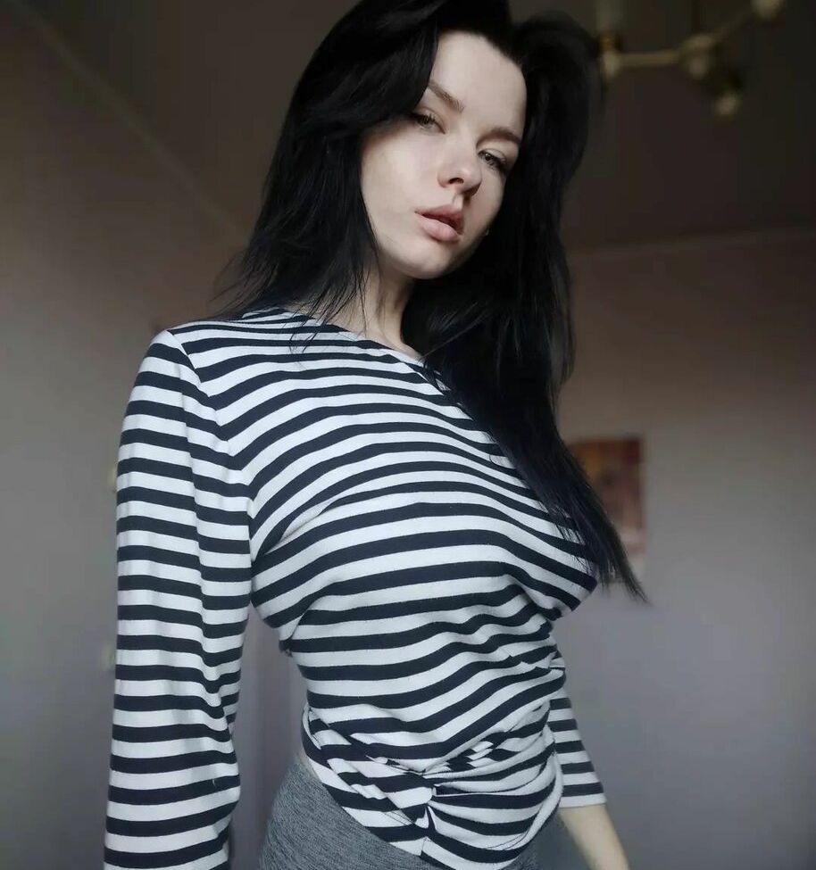 Innervus desnuda #108289867