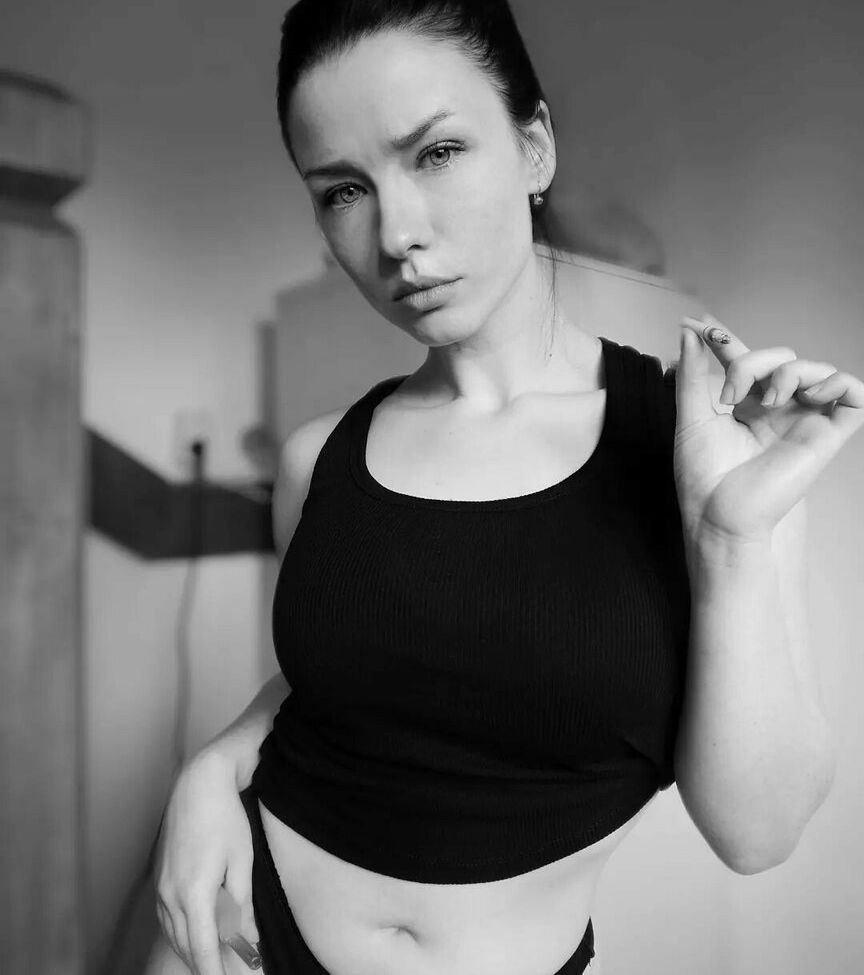 Innervus desnuda #108289873