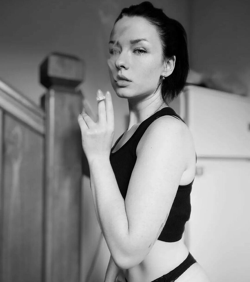 Innervus desnuda #108289876