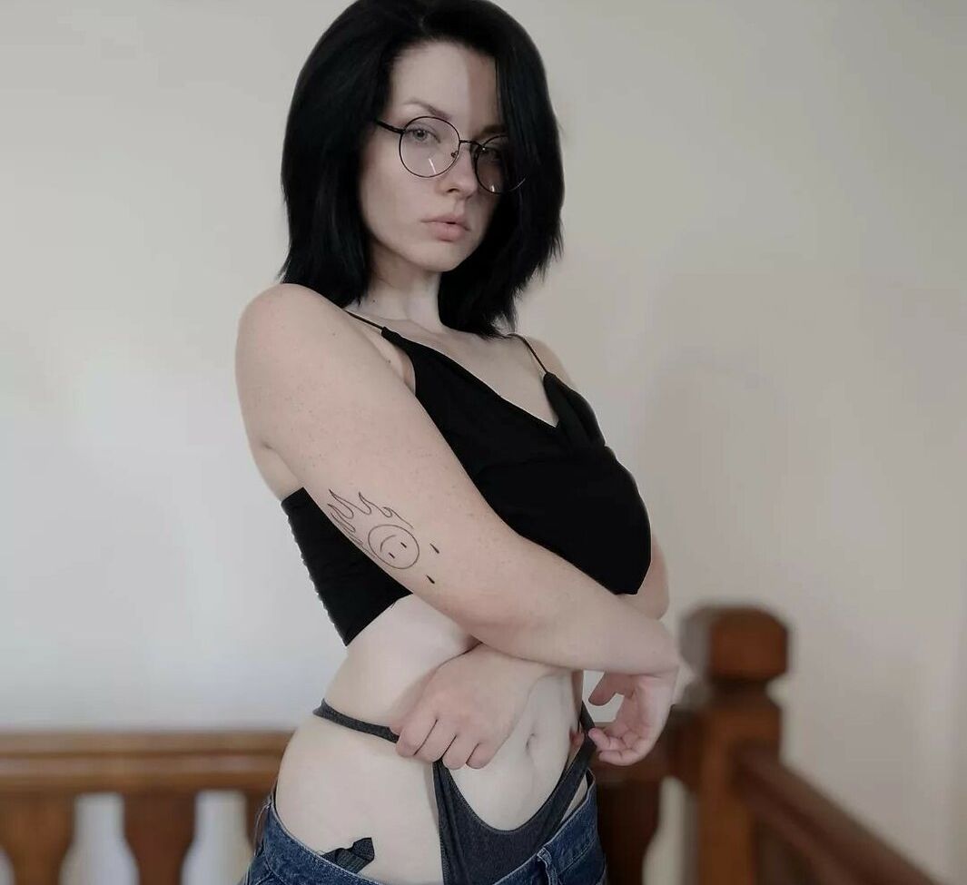 Innervus desnuda #108289884