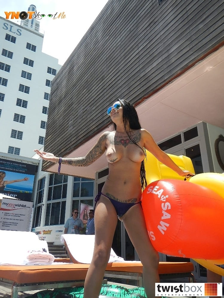 stacey havoc camcon toplees pool party 2016 #106130947