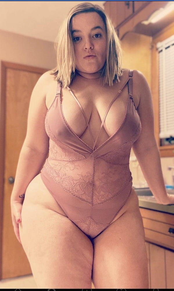 Mujeres voluptuosas
 #79660869