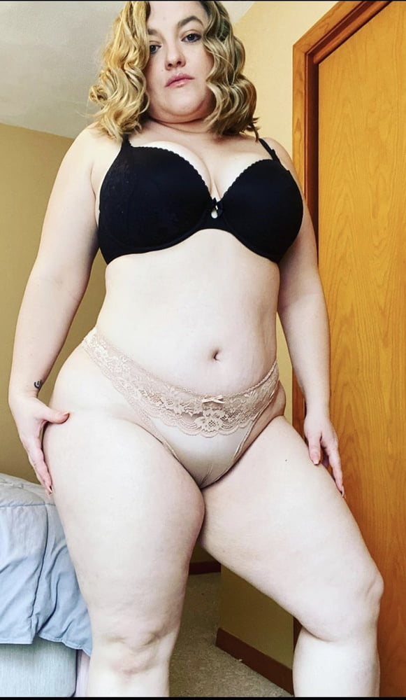 Mujeres voluptuosas
 #79660873