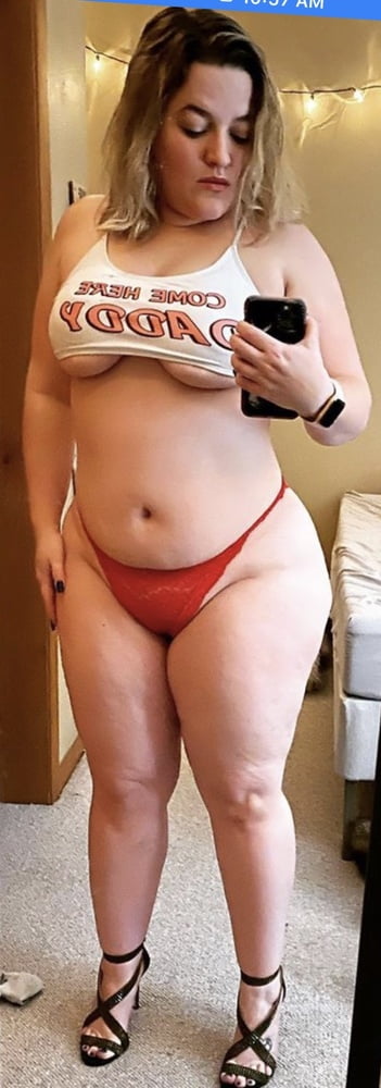 Mujeres voluptuosas
 #79660875