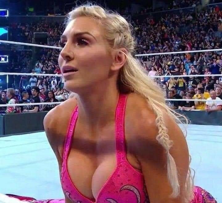 Sexy Frauen von wwe
 #87454756