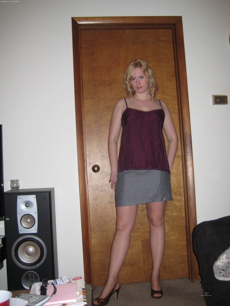 Impresionante rubia muestra su cuerpo
 #100552458