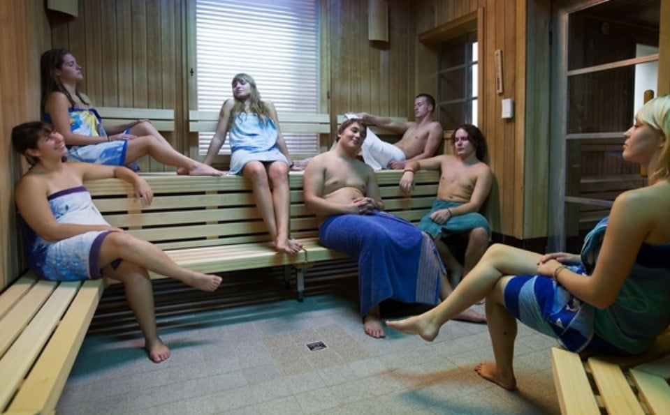 des belles nanas au sauna #104804597