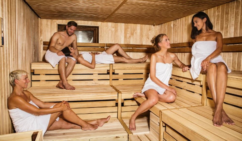 des belles nanas au sauna #104804636
