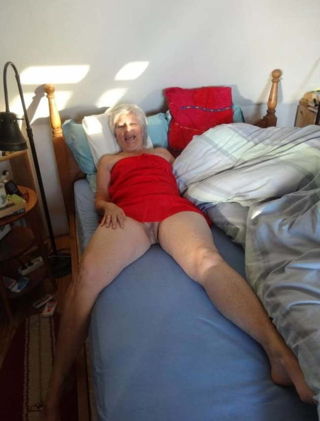 Meine prestigeträchtigen Omas
 #91285774