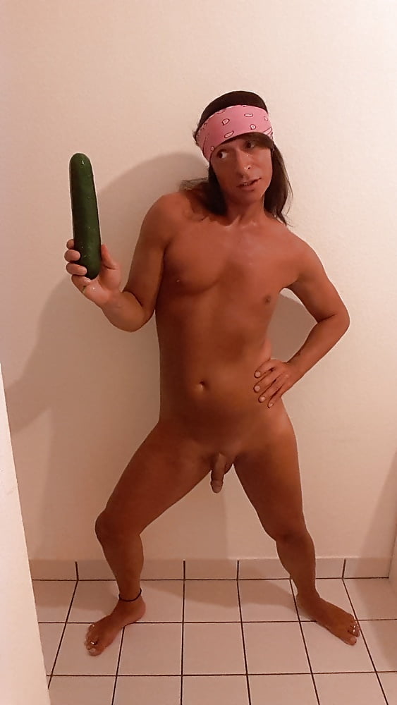 Tygra babe eat the two sides of large cumcumber. #106915518