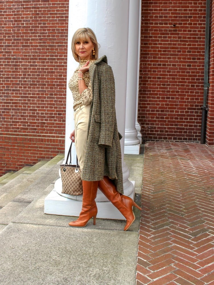 Milfs & gilfs con botas no.32
 #103261714