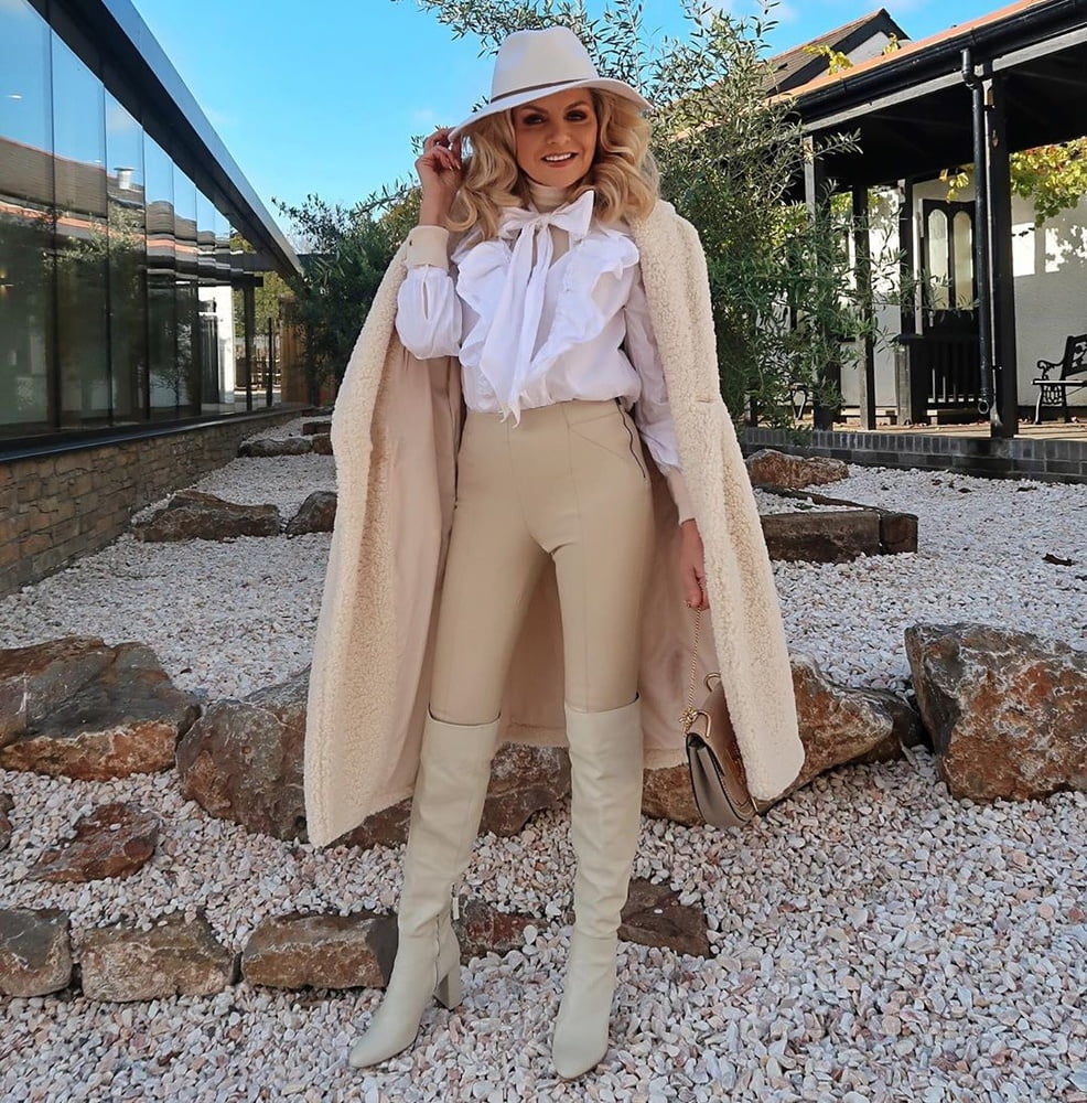 Milfs & gilfs con botas no.32
 #103261719