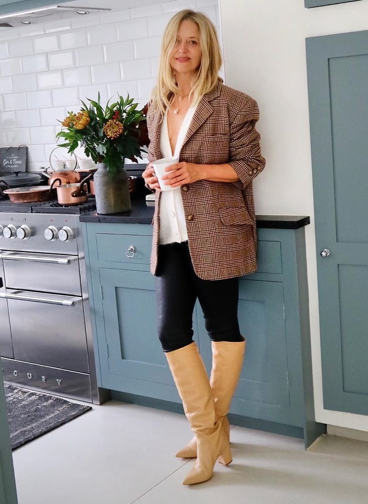 Milfs & gilfs con botas no.32
 #103261724