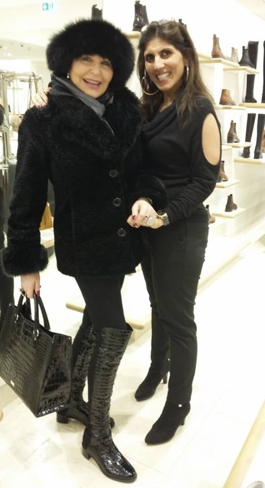 Milfs & gilfs con botas no.32
 #103261728