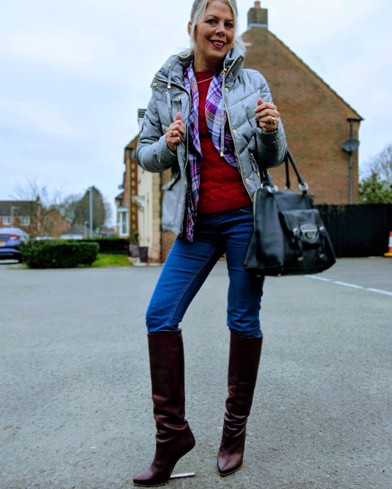 Milfs & gilfs con botas no.32
 #103261738