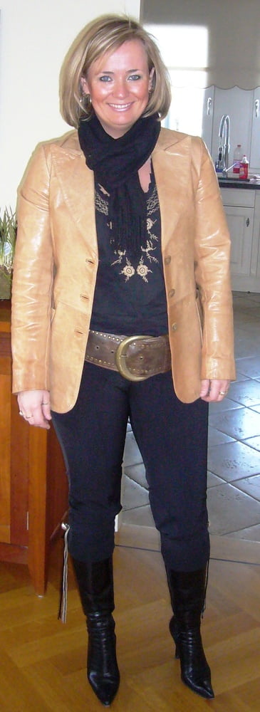 Milfs & gilfs con botas no.32
 #103261745