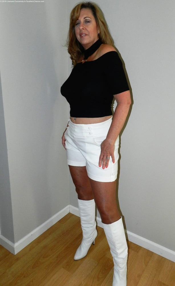 Milfs & gilfs con botas no.32
 #103261747