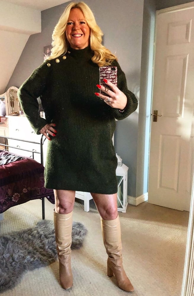 Milfs & gilfs con botas no.32
 #103261752