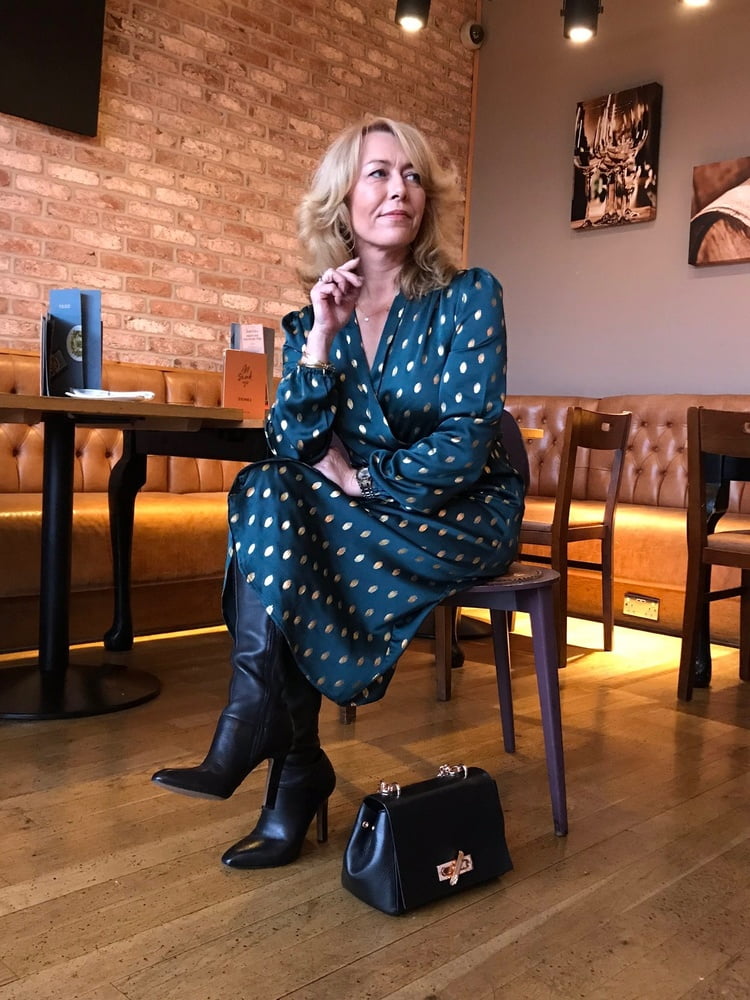 Milfs & gilfs con botas no.32
 #103261753