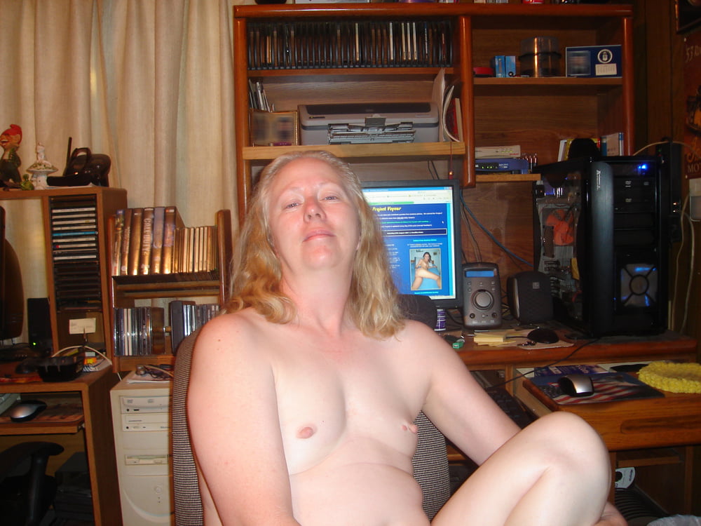 Ma femme posant nue pour trop bleu
 #106275744