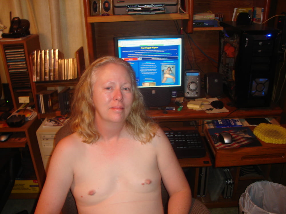 Ma femme posant nue pour trop bleu
 #106275748