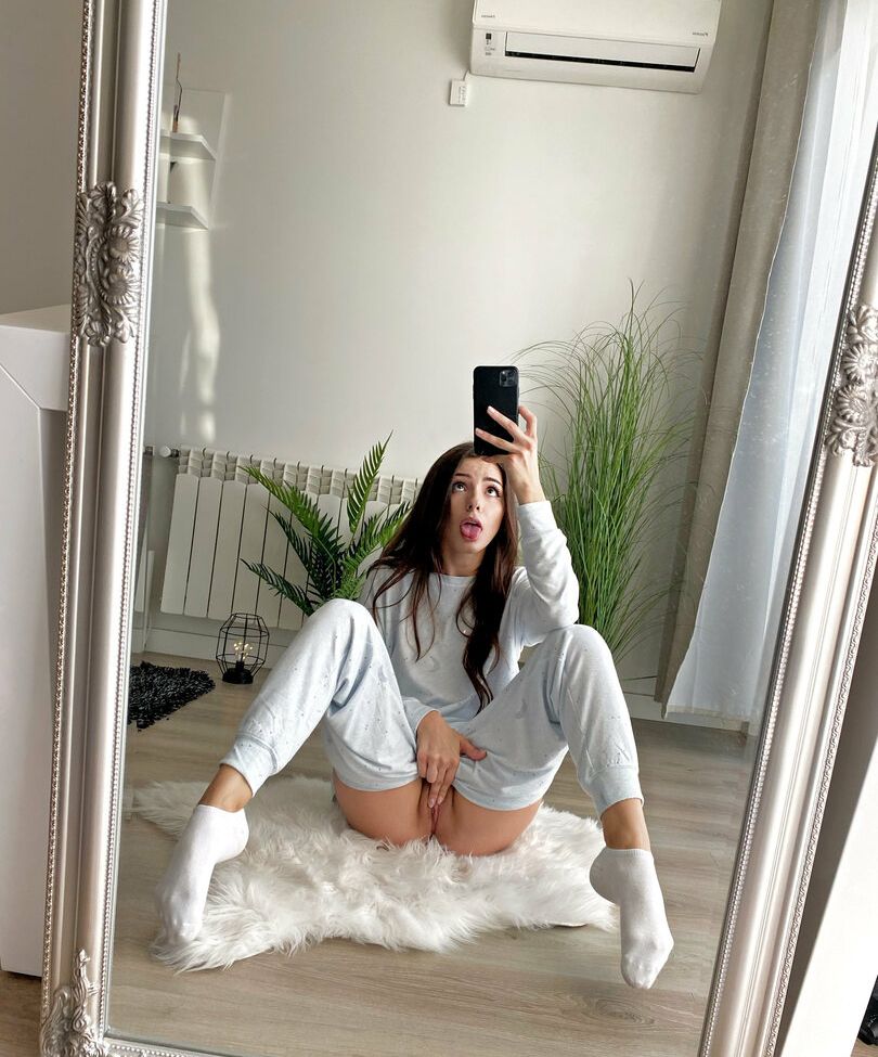 Bee.elina desnuda #109482573