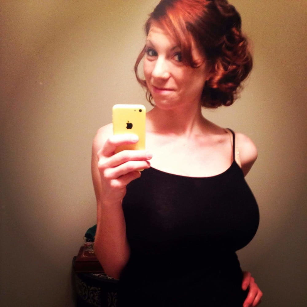 Kristy hot redhead enormi tette naturali gr8 culo sexy & nerdy
 #96936251