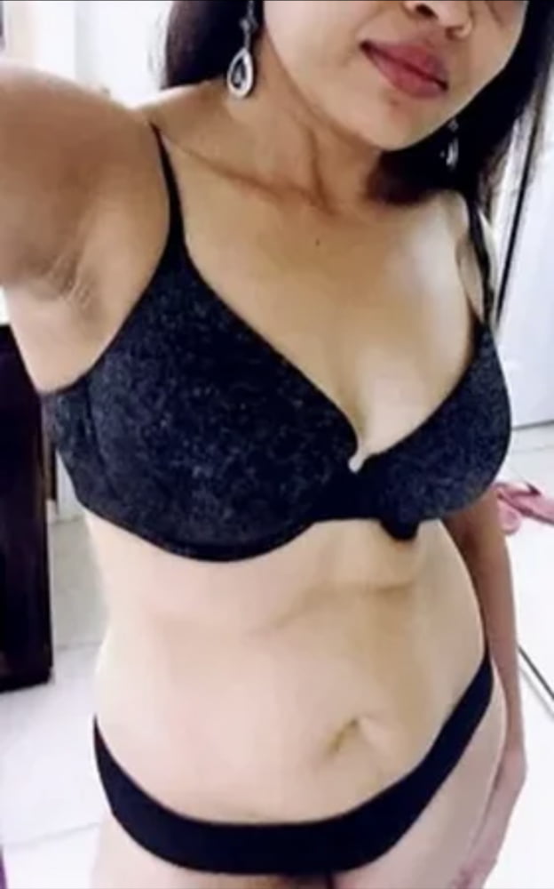 Indien chaud & sexy femme au foyer
 #92170432