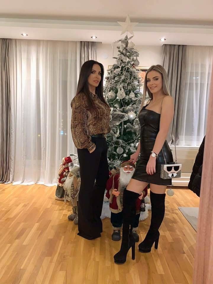 Milfs caliente iii
 #94140800