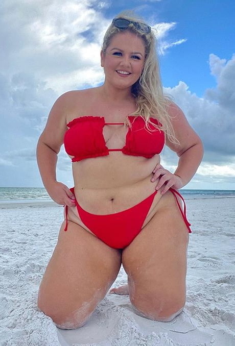 Muslos llenos en el mini 1523
 #91413527