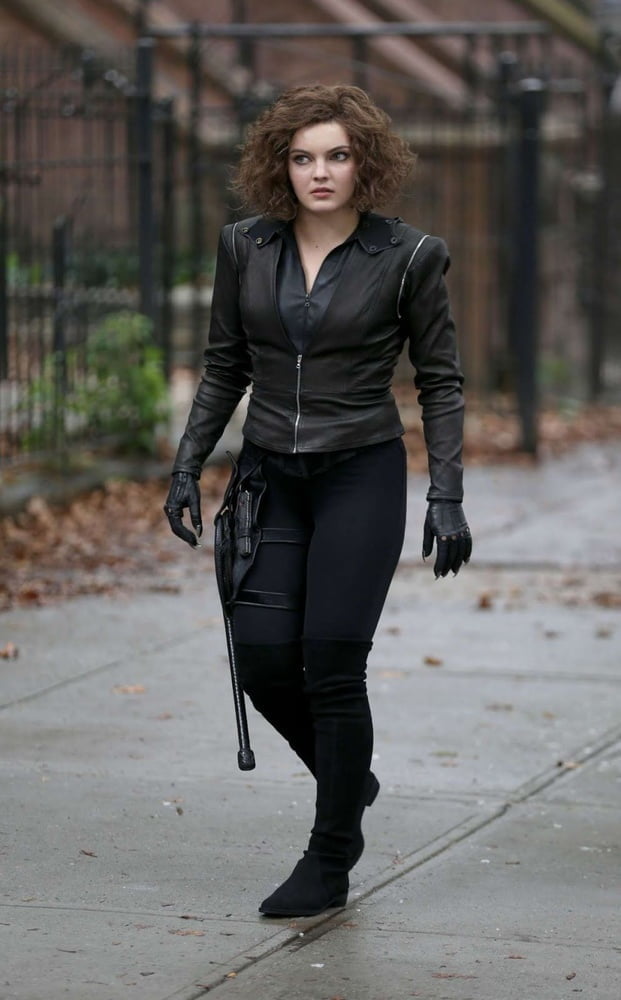 Camren Bicondova hot pics #105287923