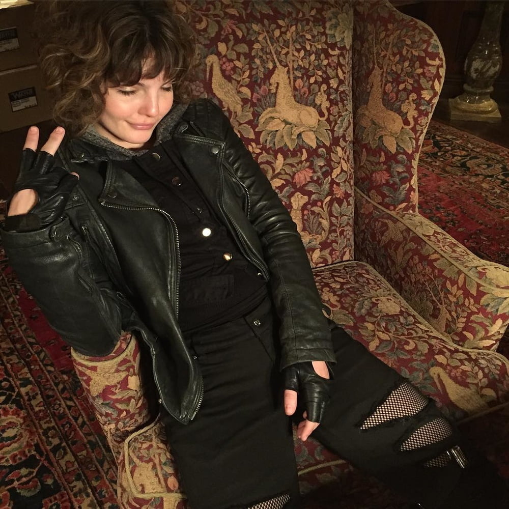 Camren Bicondova hot pics #105288111