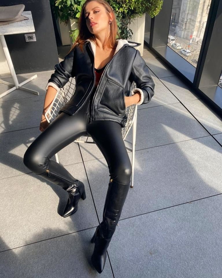 Annalisa scarrone
 #96294470