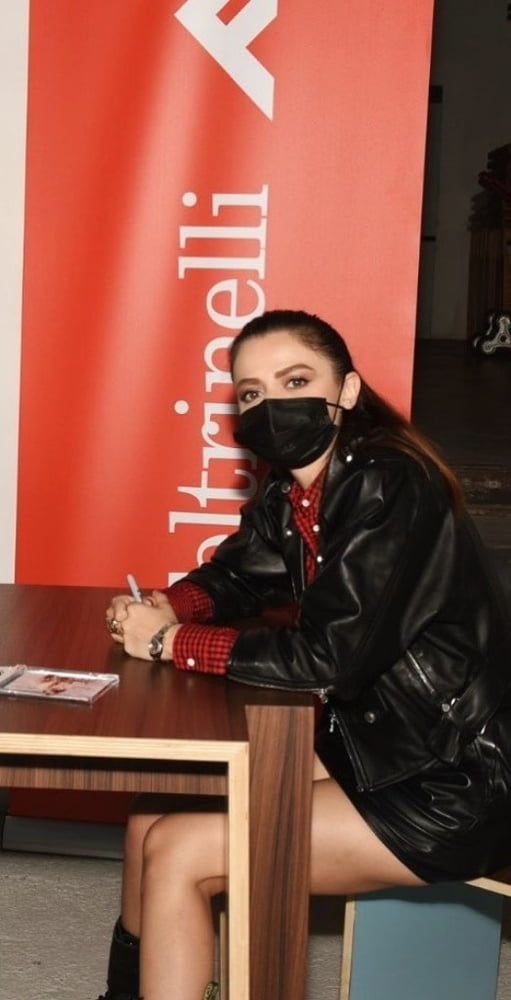 Annalisa scarrone
 #96294597