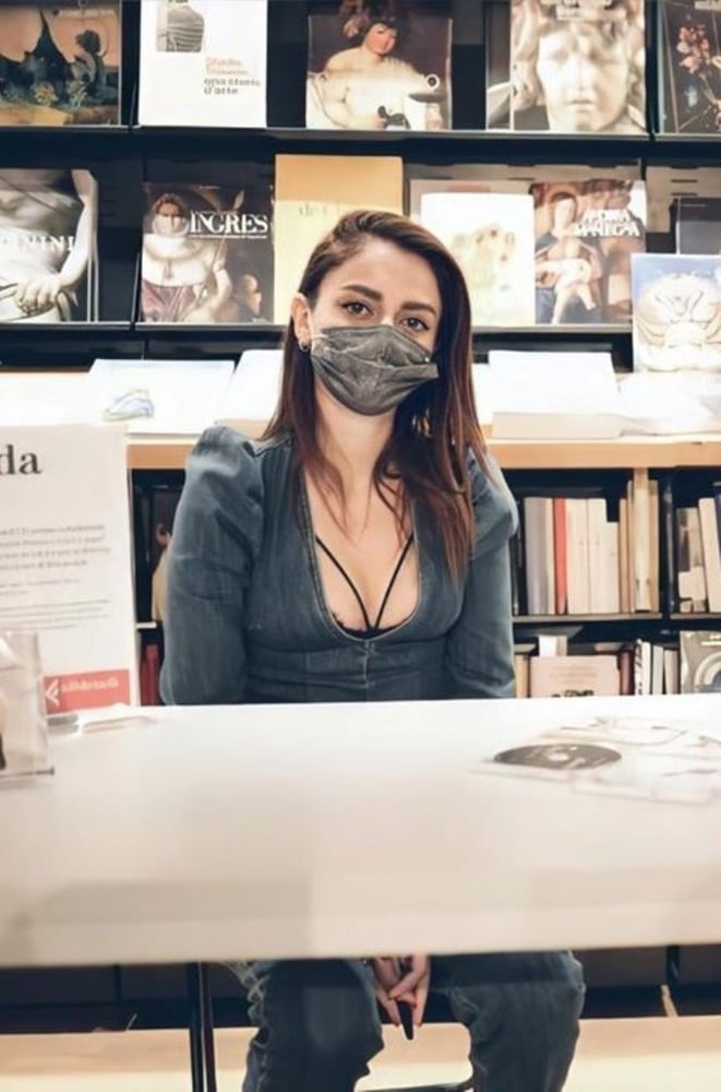 Annalisa scarrone
 #96294621