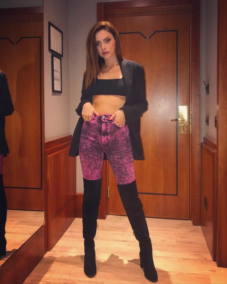 Annalisa scarrone
 #96294697