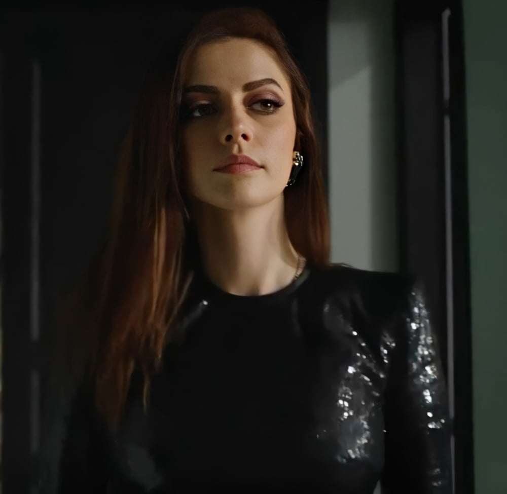 Annalisa scarrone
 #96294844