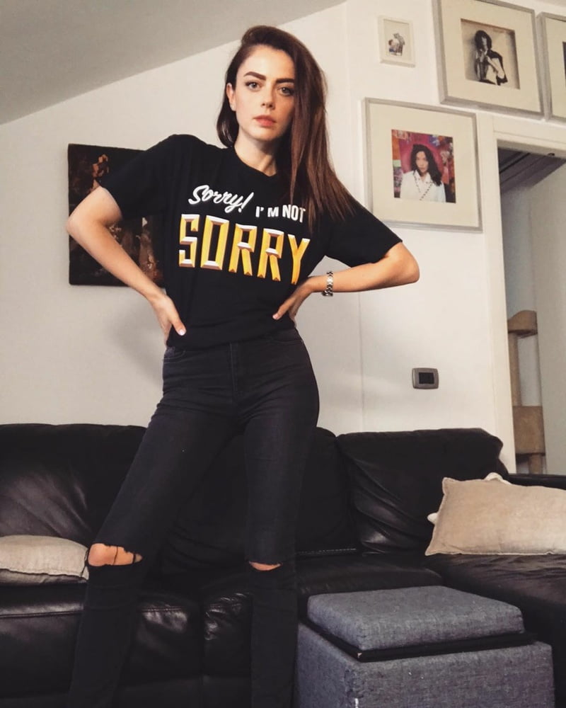 Annalisa scarrone
 #96294852