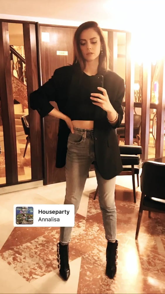 Annalisa scarrone
 #96294854