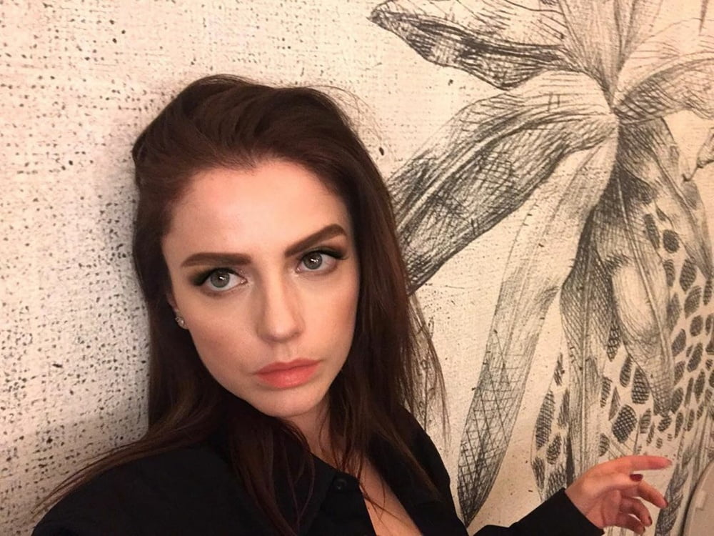 Annalisa scarrone
 #96294857