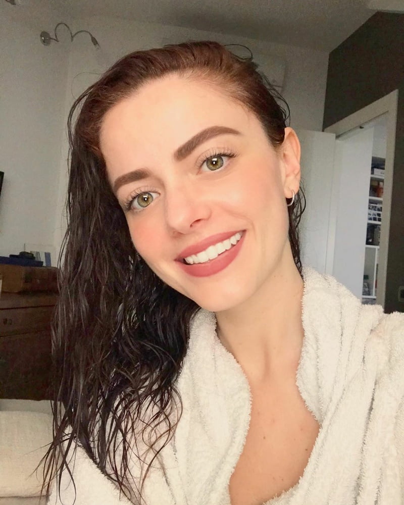 Annalisa scarrone
 #96294875