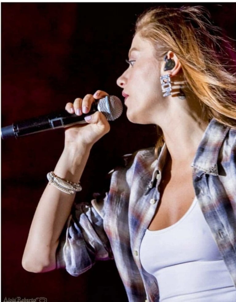 Annalisa scarrone
 #96294884