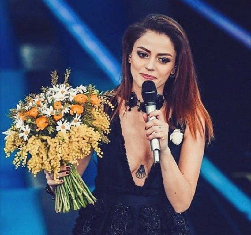 Annalisa scarrone
 #96295525