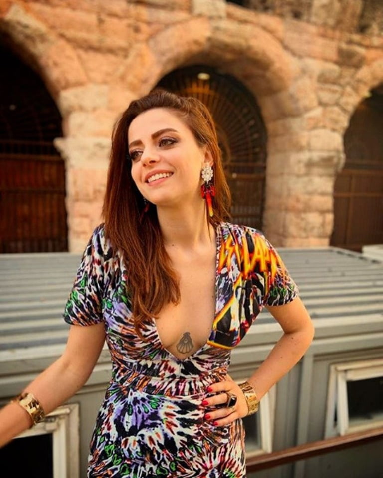 Annalisa scarrone
 #96295574