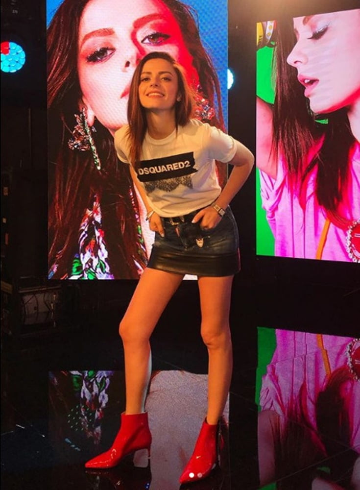 Annalisa scarrone
 #96295596