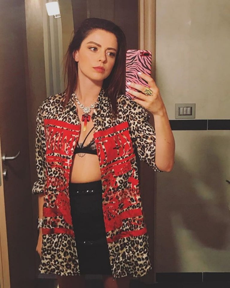 Annalisa scarrone
 #96295626