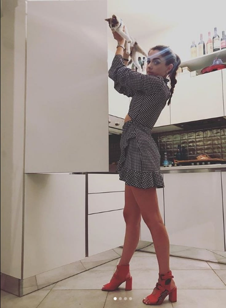 Annalisa scarrone
 #96295634