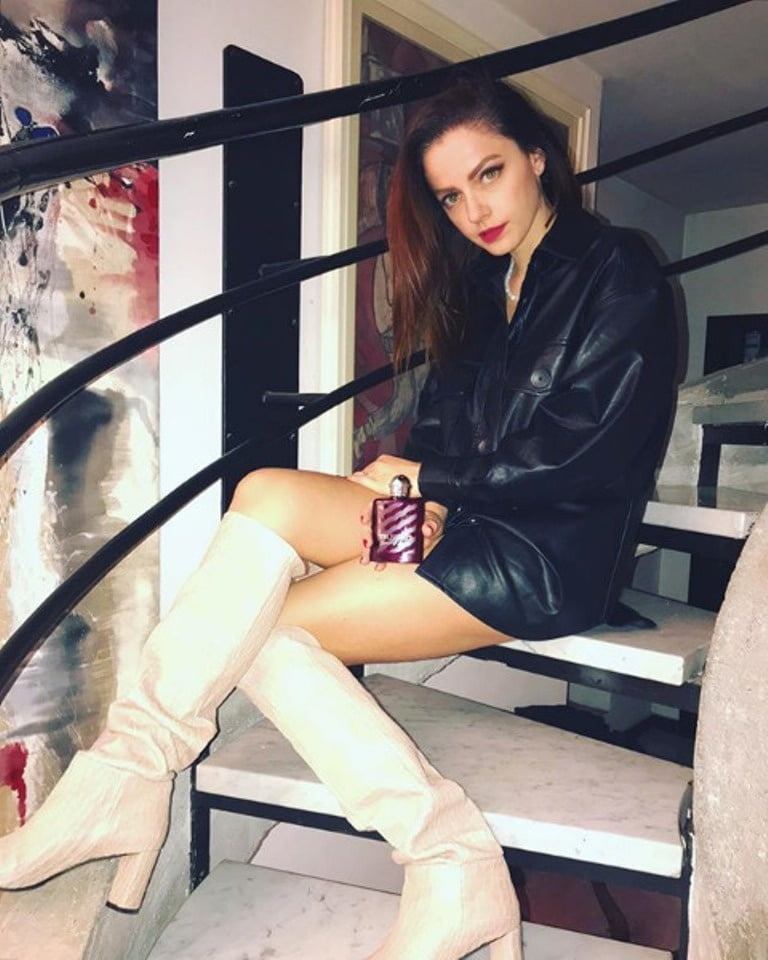 Annalisa scarrone
 #96295681