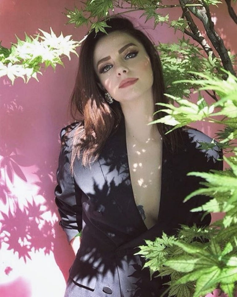 Annalisa scarrone
 #96295706